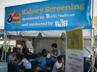 Pima student volunteers helped The Kidney TRUST provide free CKD screening at the annual DaVita Kidney Rock.